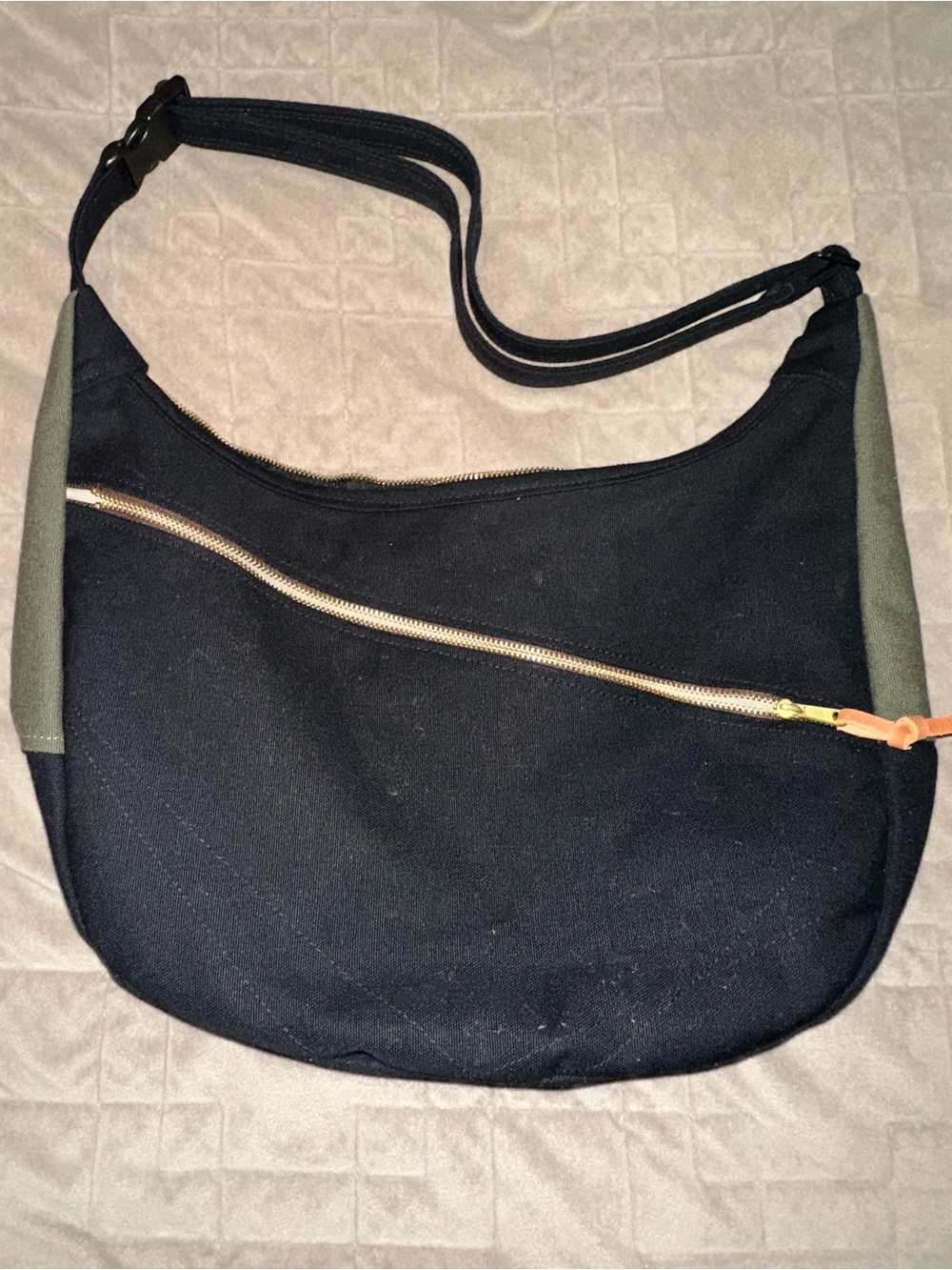 Made by Hank Shoulder Bag - Picture 5 of 6